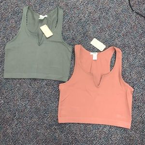 2 Cropped Tank Tops